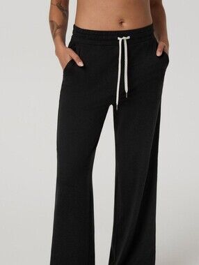 NWT Vuori Halo Essential Wideleg Pant